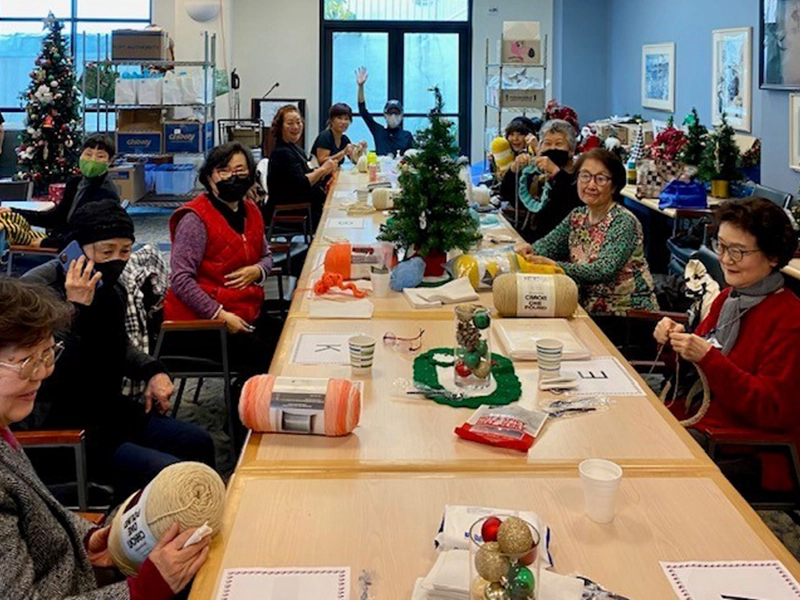 korean-american-womens-association-knitting-volunteers