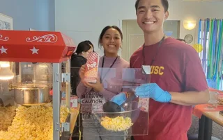usc-students-at-popcorn-machine