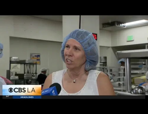 KCAL: Volunteers Michelle and Charlie Work the Food Line this Thanksgiving